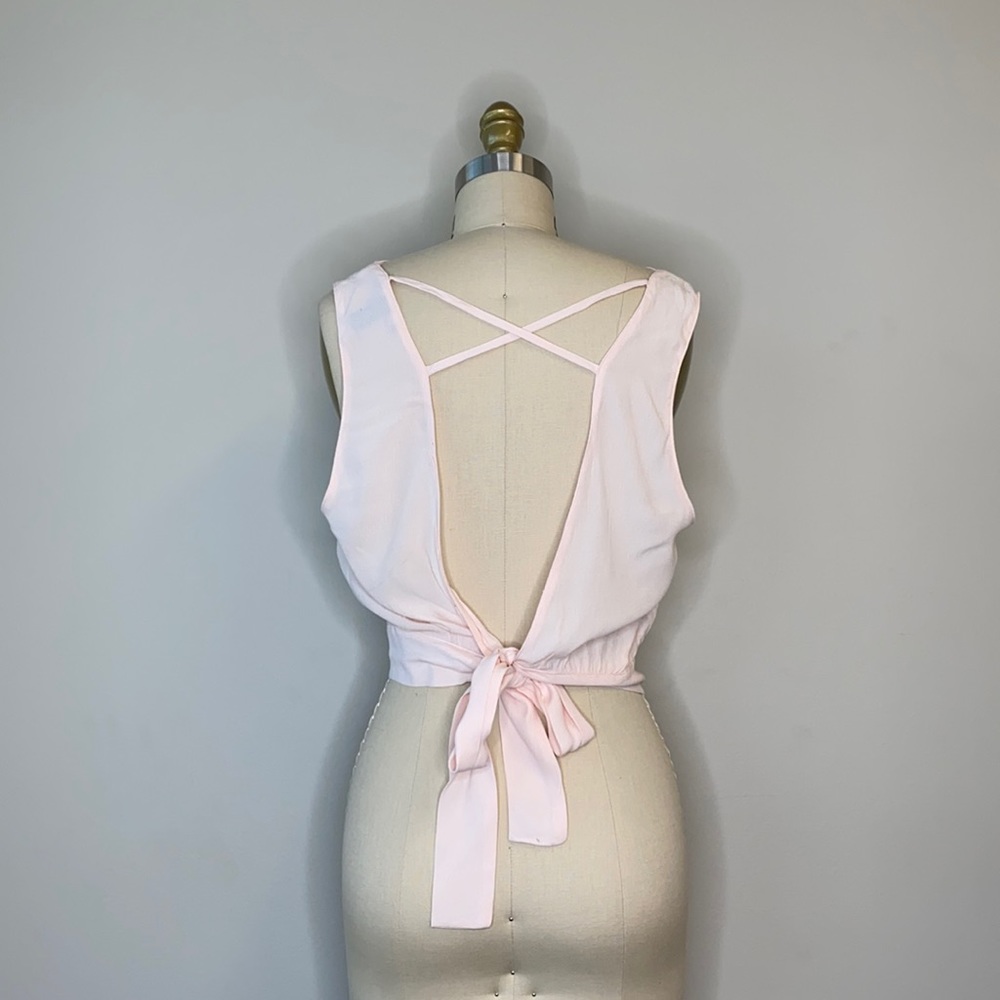 🦋3/$25 Forever 21 Dusty Pink Back Bow Criss Cross Crop Top